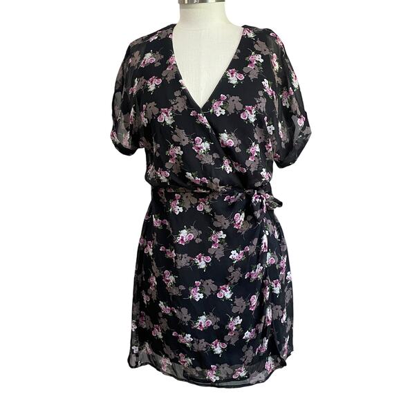 All in Favor Floral Print Black Mini Wrap Dress Size Small - Picture 1 of 10